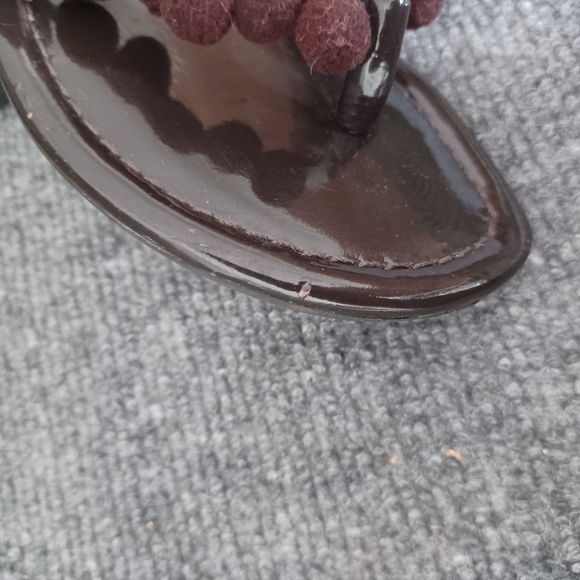 Tory Burch Women Leather Pom Pom Flip Flop Shoe Size 5 Boho Color Brown - Picture 11 of 11